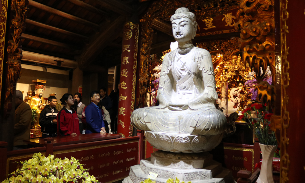 Dòng người nườm nượp trảy hội chùa Phật Tích